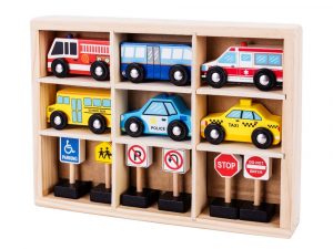 Fából készült játékautó készlet és közlekedési táblák | 12 db