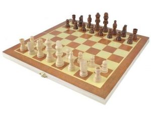 Fa sakk 30x30cm | Modell: 4297 a legjobb társasjáték a logikus gondolkodás fejlesztésére és egyben szórakozást nyújt.