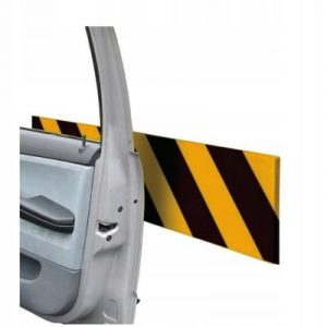 A garázsfalon 50x10x1,5 cm-es autóajtó-védelem biztonságos parkolást biztosít, védi az ajtókat és a lökhárítókat.