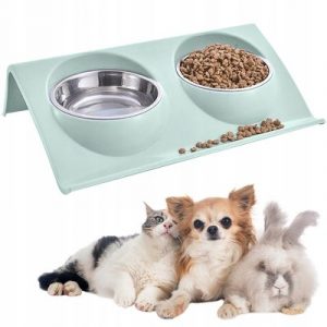 Dupla kutya és macska tál állvánnyal 2x350ml speciálisan profilozott állvánnyal rendelkezik, ami megkönnyíti a kutya evését vagy ivását.