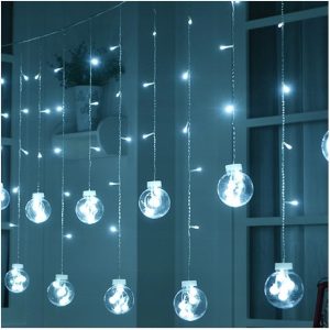Karácsonyi világítás - fényfüggöny 108 LED | hideg feher - egyedi dekorációt hoz létre bármilyen belső térben, sőt a kertben is.