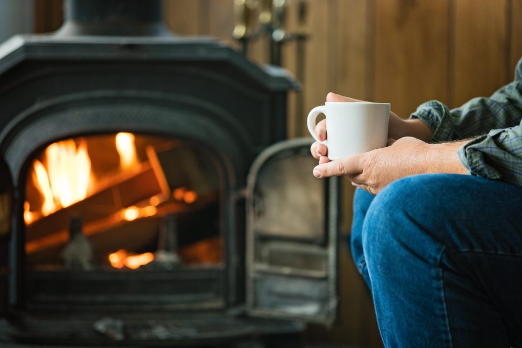 Hideg reggeleken nem csak a tea melegíti fel, hanem a tűzhely melege is
