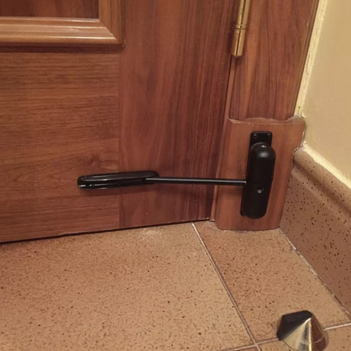 Ajtócsukó, fekete Malatec (7)